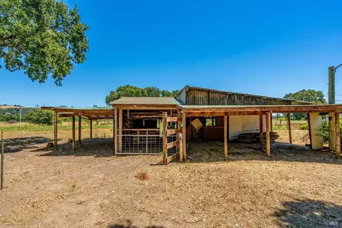 375 Limerick Ln, Healdsburg, CA 95448 photo 5