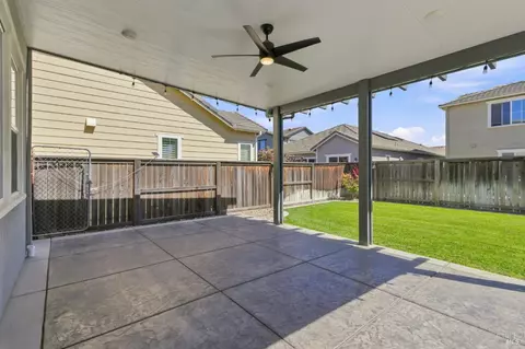 Exterior - 610 Syracuse Ln, Dixon, CA 95620 photo 4 of 7
