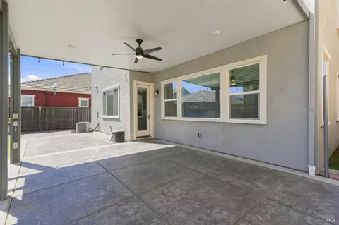 Exterior - 610 Syracuse Ln, Dixon, CA 95620 photo 5 of 7