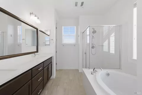 Bath - 610 Syracuse Ln, Dixon, CA 95620 photo 3 of 4