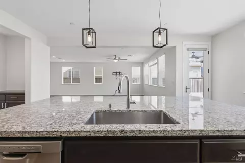Kitchen - 610 Syracuse Ln, Dixon, CA 95620 photo 2 of 3