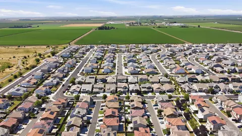 View/Area - 610 Syracuse Ln, Dixon, CA 95620 photo 3 of 4