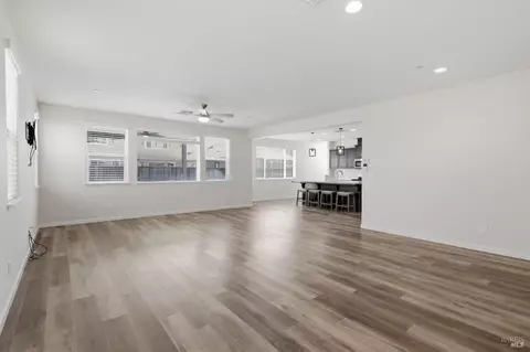 Living - 610 Syracuse Ln, Dixon, CA 95620 photo 4 of 4