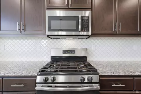 Kitchen - 610 Syracuse Ln, Dixon, CA 95620 photo 3 of 3