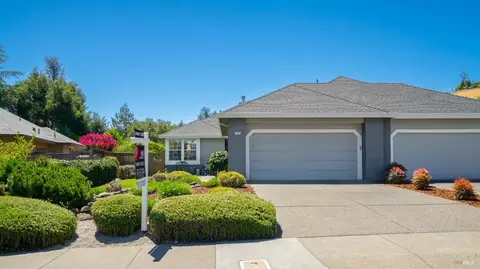 8190 Oakmont Dr, Santa Rosa, CA 95409