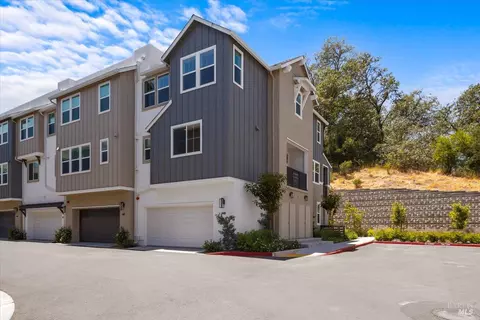 649 Semillon Ln, Santa Rosa, CA 95403
