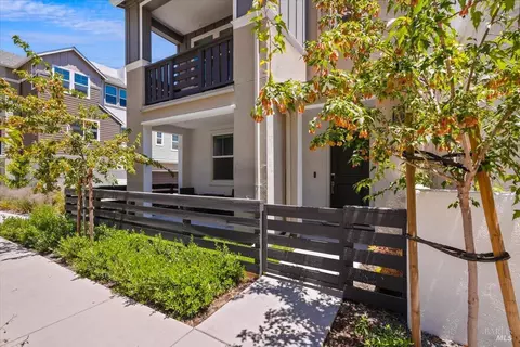 649 Semillon Ln, Santa Rosa, CA 95403