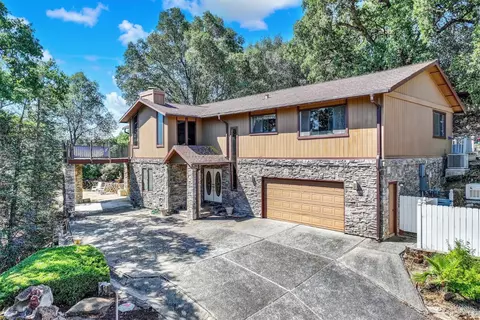 140 Alamo Dr, Vacaville, CA 95688