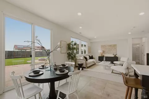 Dining - 8895 Blue River Dr, Vallejo, CA 94591 photo 3 of 7