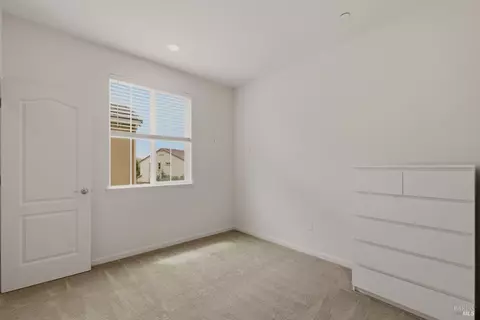 Bedroom - 8895 Blue River Dr, Vallejo, CA 94591 photo 5 of 8