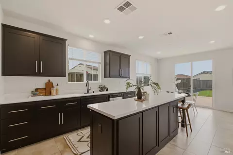 Kitchen - 8895 Blue River Dr, Vallejo, CA 94591 photo 5 of 7