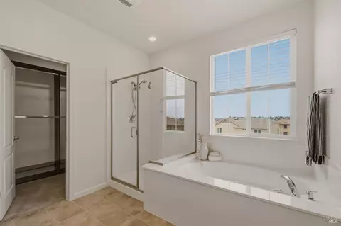 Bath - 8895 Blue River Dr, Vallejo, CA 94591 photo 5 of 5