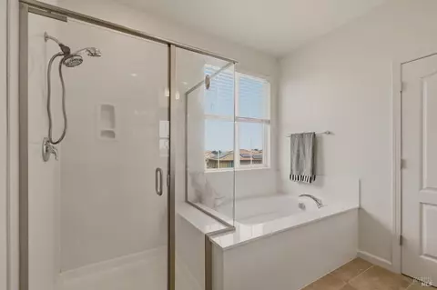 Bath - 8895 Blue River Dr, Vallejo, CA 94591 photo 4 of 5