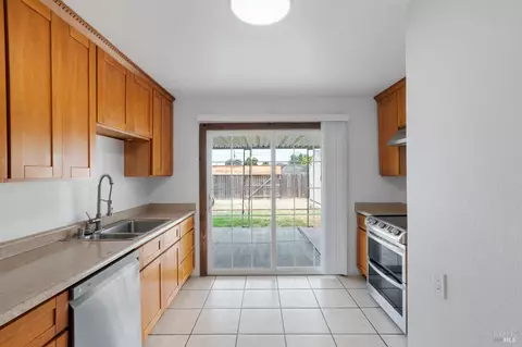 Kitchen - 711 Warford Ave, Vallejo, CA 94591 photo 2 of 4