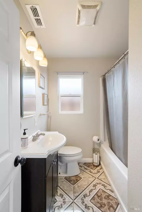 Bath - 711 Warford Ave, Vallejo, CA 94591 photo 1 of 1