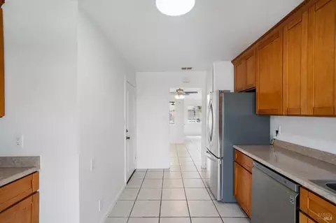 Entry Way - 711 Warford Ave, Vallejo, CA 94591 photo 1 of 2