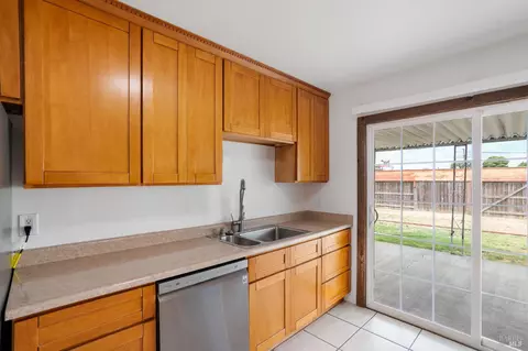 Kitchen - 711 Warford Ave, Vallejo, CA 94591 photo 3 of 4