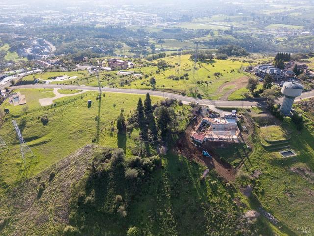 3870 Skyfarm Dr, Santa Rosa, CA 95403