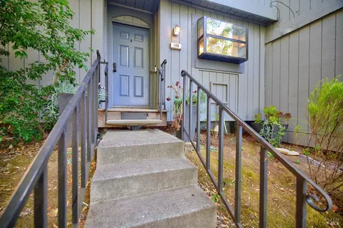 188 Escallonia Dr, Novato, CA 94945