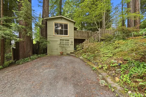 15740 Morningside Dr, Guerneville, CA 95446