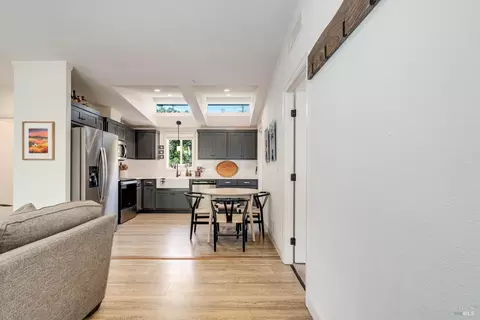 1055 Sundown Trl, Santa Rosa, CA 95404