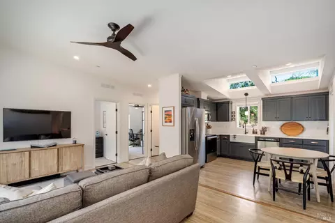 1055 Sundown Trl, Santa Rosa, CA 95404