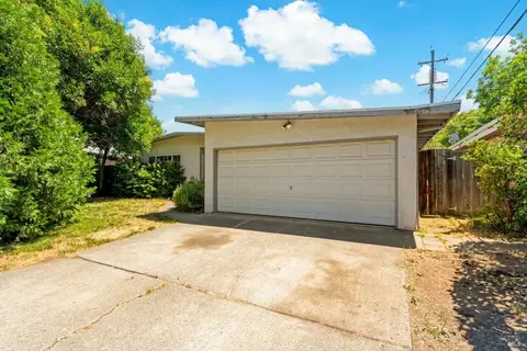 341 Grape St, Vacaville, CA 95688 photo 3