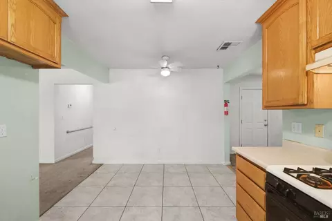 341 Grape St, Vacaville, CA 95688 photo 17