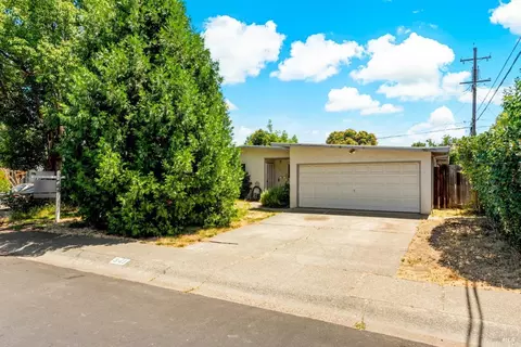 341 Grape St, Vacaville, CA 95688 photo 1