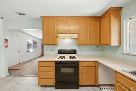 341 Grape St, Vacaville, CA 95688 photo 14