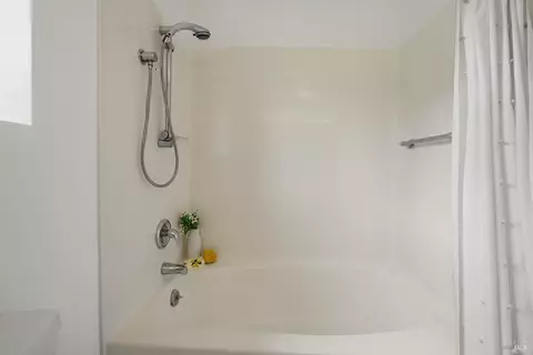 Bath - 135 Peralta Ave, Mill Valley, CA 94941 photo 4 of 4