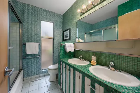 Bath - 135 Peralta Ave, Mill Valley, CA 94941 photo 1 of 4