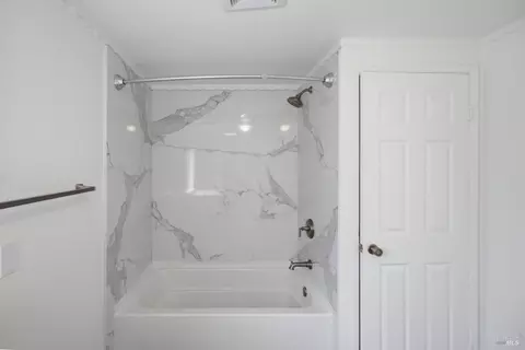 Bath - 4344 Olive Ave, Fairfield, CA 94533 photo 6 of 8