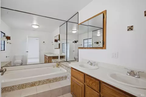 Bath - 4344 Olive Ave, Fairfield, CA 94533 photo 3 of 8