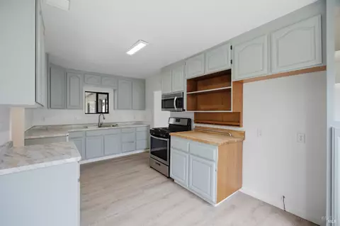 Kitchen - 4344 Olive Ave, Fairfield, CA 94533 photo 5 of 5