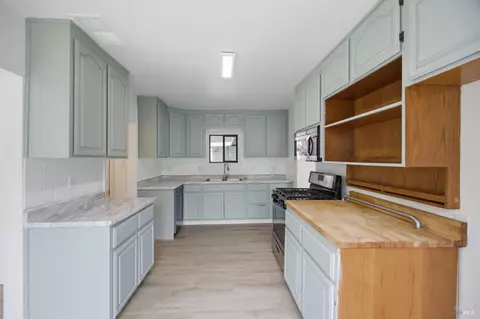 Kitchen - 4344 Olive Ave, Fairfield, CA 94533 photo 4 of 5