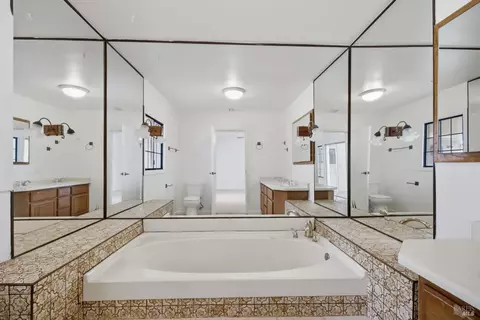 Bath - 4344 Olive Ave, Fairfield, CA 94533 photo 4 of 8