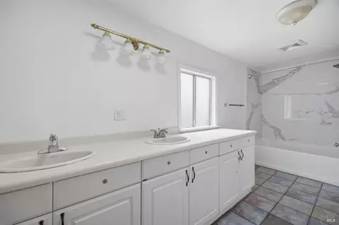 Bath - 4344 Olive Ave, Fairfield, CA 94533 photo 5 of 8