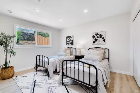 Bedroom - 323 Deanza Dr, Vallejo, CA 94589 photo 6 of 9