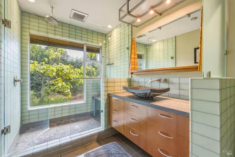 Bath - 17228 High Rd, Sonoma, CA 95476 photo 1 of 3