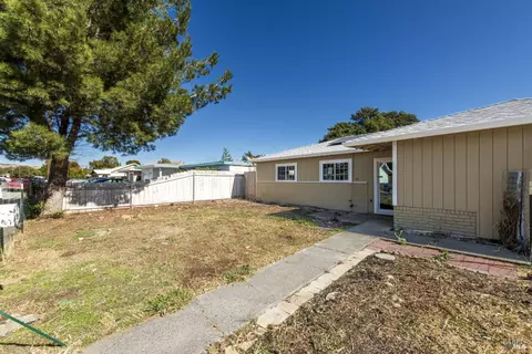 Exterior - 1024 Tyler St, Fairfield, CA 94533 photo 2 of 3