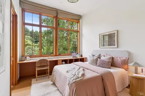 Bedroom - 24 Blithedale Ter, Mill Valley, CA 94941 photo 4 of 5