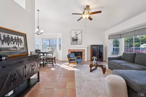 Living - 7121 Hastings Pl, Windsor, CA 95492 photo 2 of 5