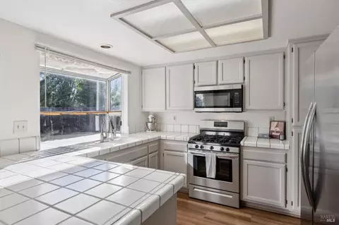 Kitchen - 7121 Hastings Pl, Windsor, CA 95492 photo 3 of 4