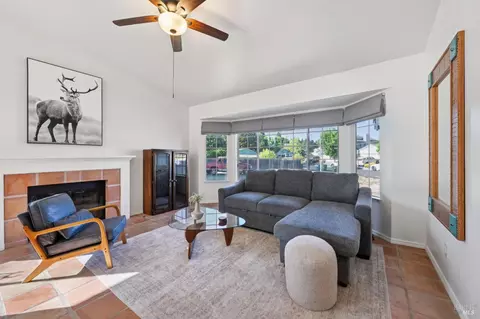 Living - 7121 Hastings Pl, Windsor, CA 95492 photo 3 of 5