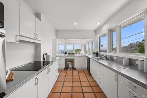Kitchen - 73 Cloud View Rd, Sausalito, CA 94965 photo 4 of 4