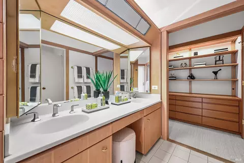 Bath - 73 Cloud View Rd, Sausalito, CA 94965 photo 2 of 9