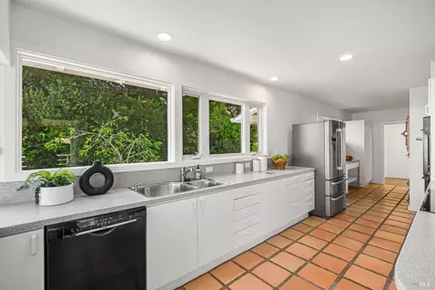 Kitchen - 73 Cloud View Rd, Sausalito, CA 94965 photo 3 of 4