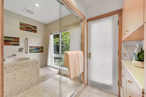 Bath - 73 Cloud View Rd, Sausalito, CA 94965 photo 3 of 9