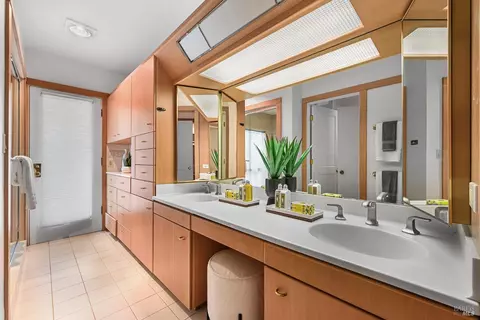 Bath - 73 Cloud View Rd, Sausalito, CA 94965 photo 1 of 9